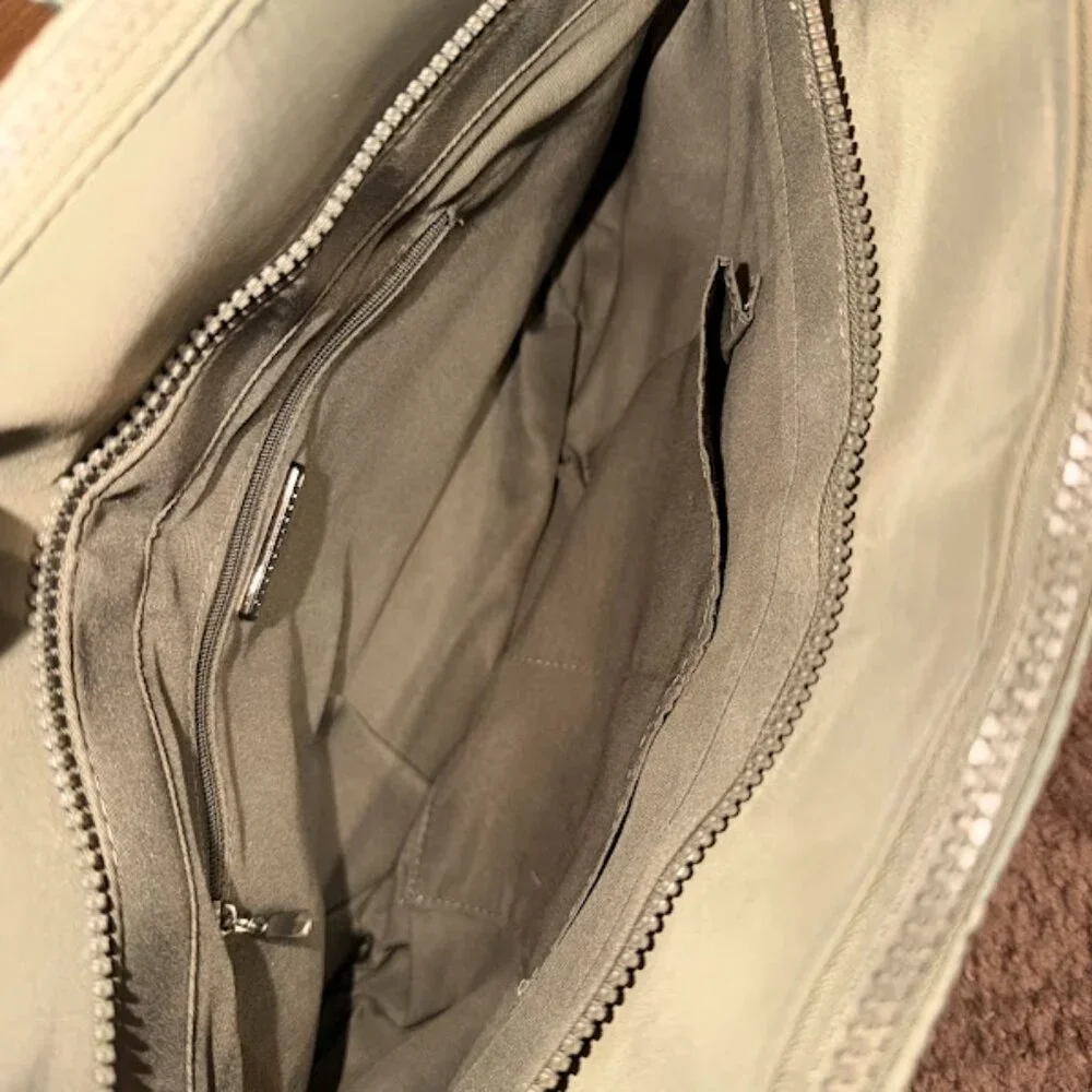Like New~ Steve Madden Quilted Laptop Bag~ Olive Green~ Lots of Pockets (Bin 8)